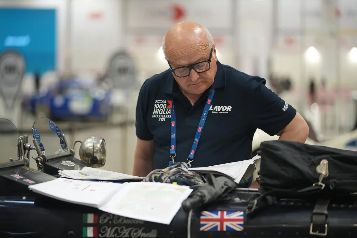 Mille Miglia 2025, ultime verifiche tecniche al paddock