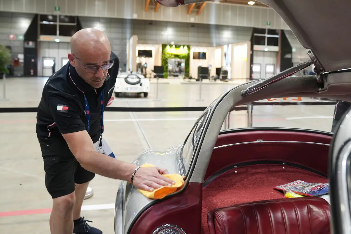 Mille Miglia 2025, ultime verifiche tecniche al paddock