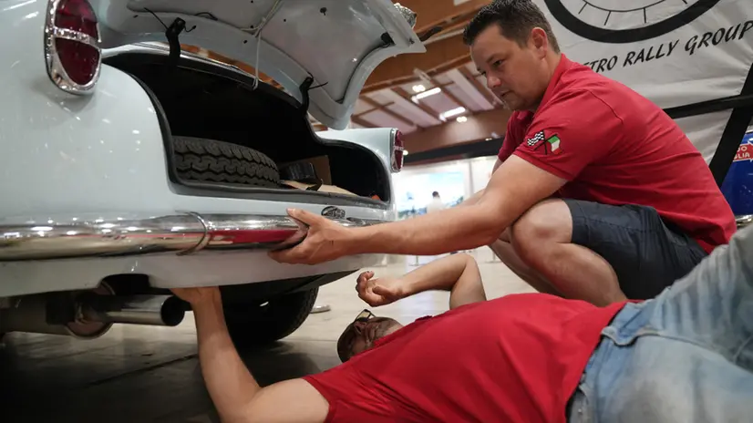Mille Miglia 2025, ultime verifiche tecniche al paddock
