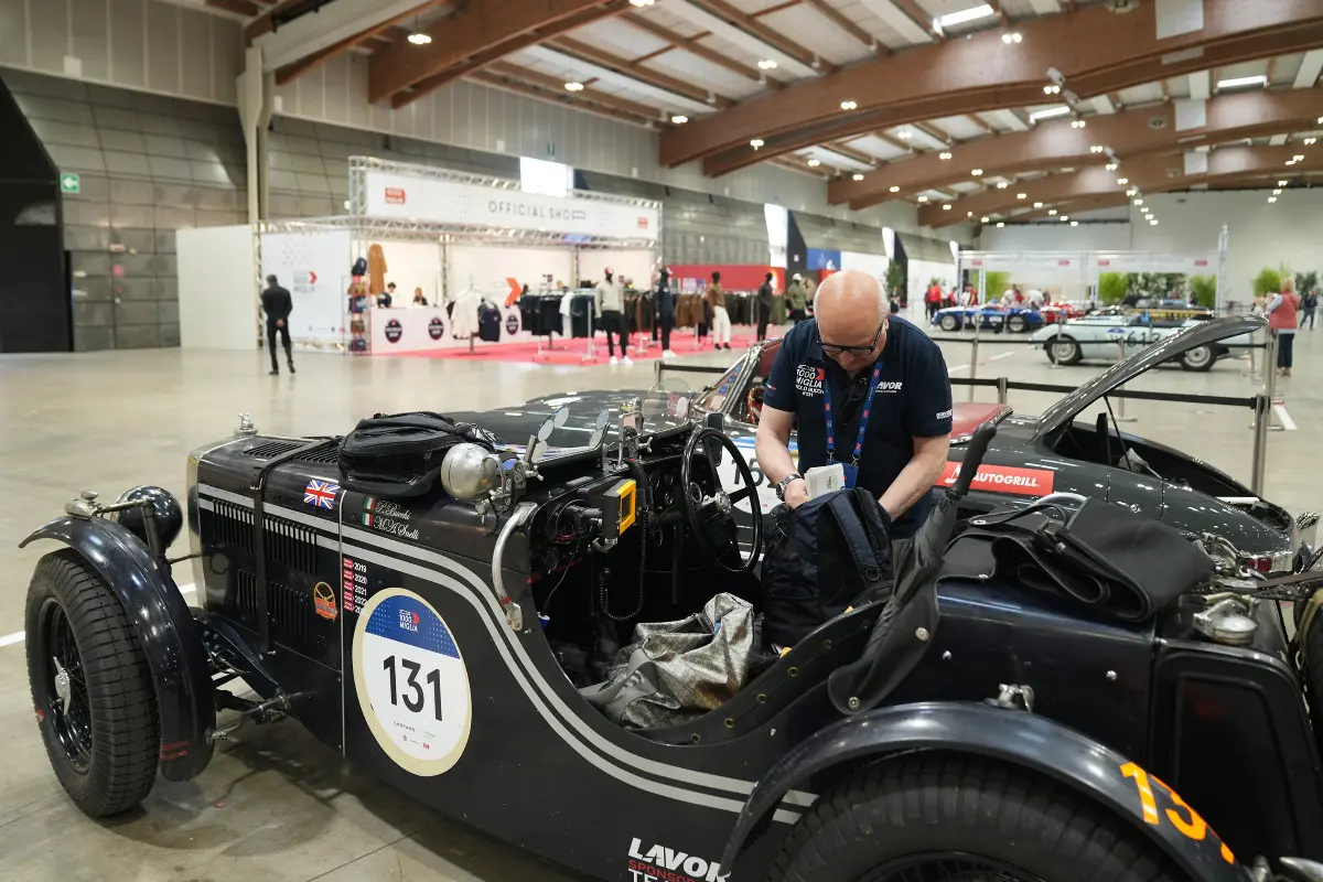 Mille Miglia 2025, ultime verifiche tecniche al paddock