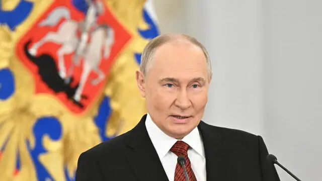 epa12171466 Russian President Vladimir Putin speaks during a ceremony to present the 2024 National Awards for achievements in science and technology, literature and arts, and humanitarian activity, as well as the Hero of Labour gold medals, at the Kremlin in Moscow, Russia, 12 June 2025. EPA/SERGEY BOBYLEV / SPUTNIK / KREMLIN POOL MANDATORY CREDIT