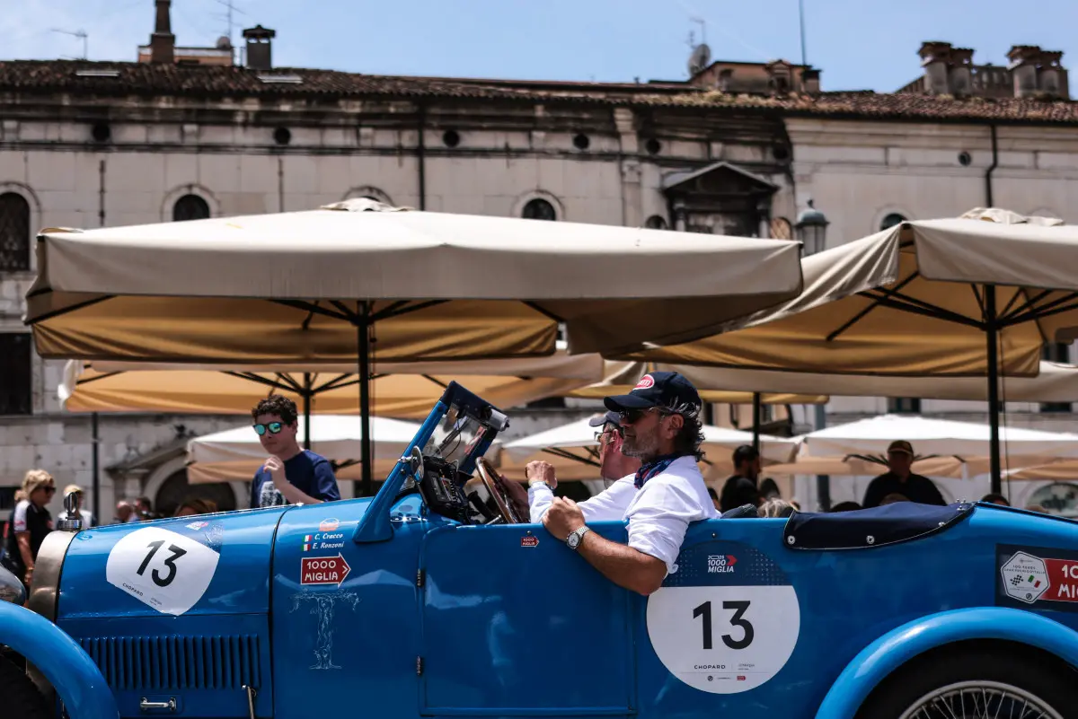 Mille Miglia 2025, il passaggio da piazza Loggia a Brescia