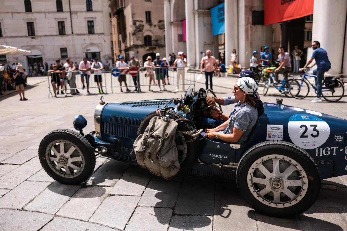 Mille Miglia 2025, il passaggio da piazza Loggia a Brescia