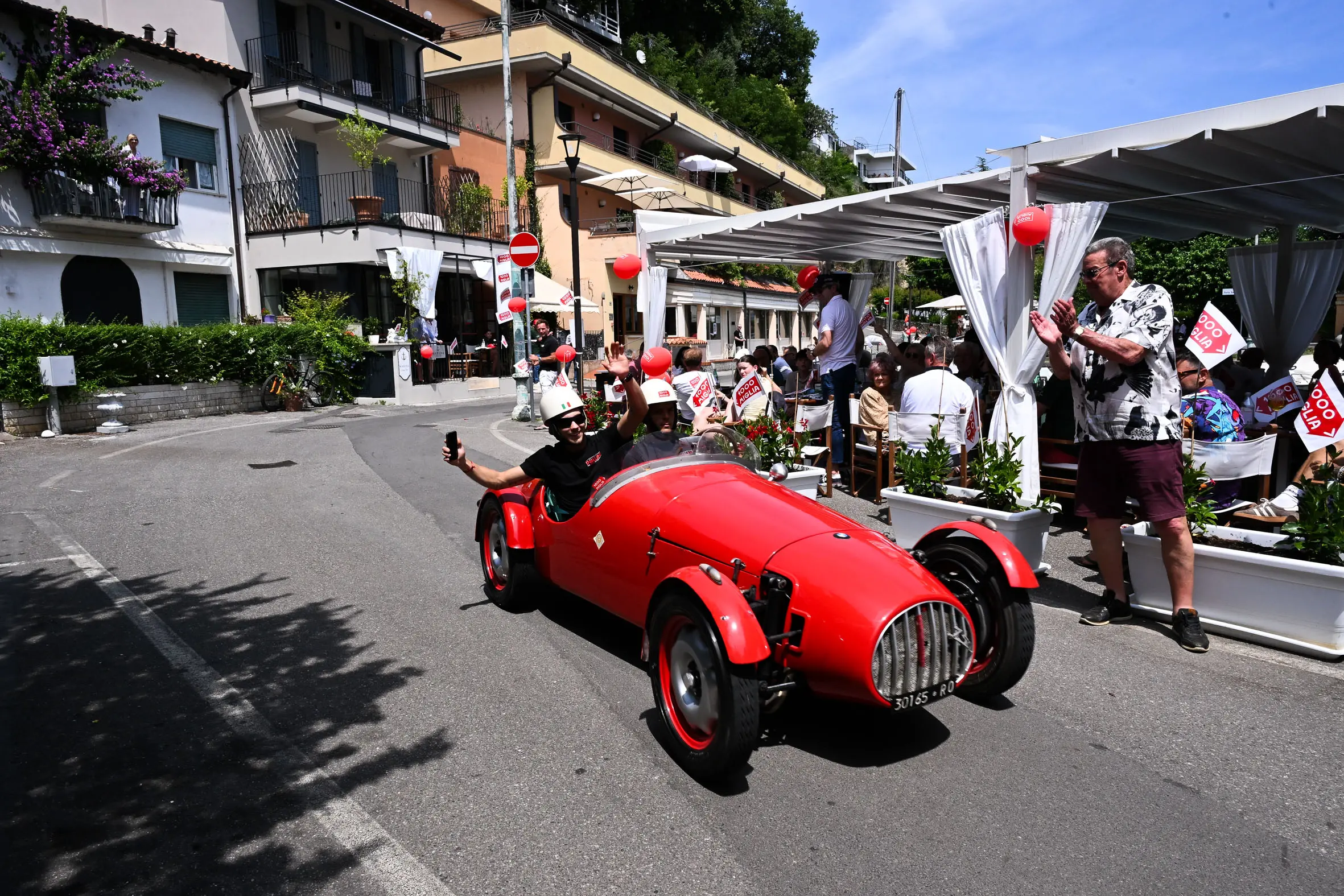 Mille Miglia 2025, il passaggio a Manerba del Garda