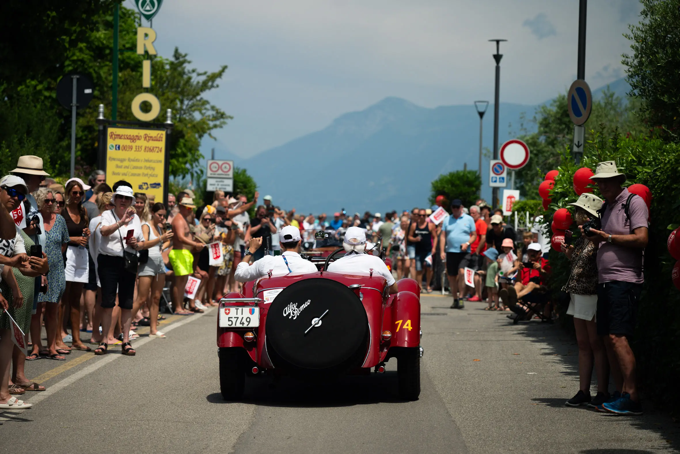 Mille Miglia 2025, il passaggio a Moniga del Garda