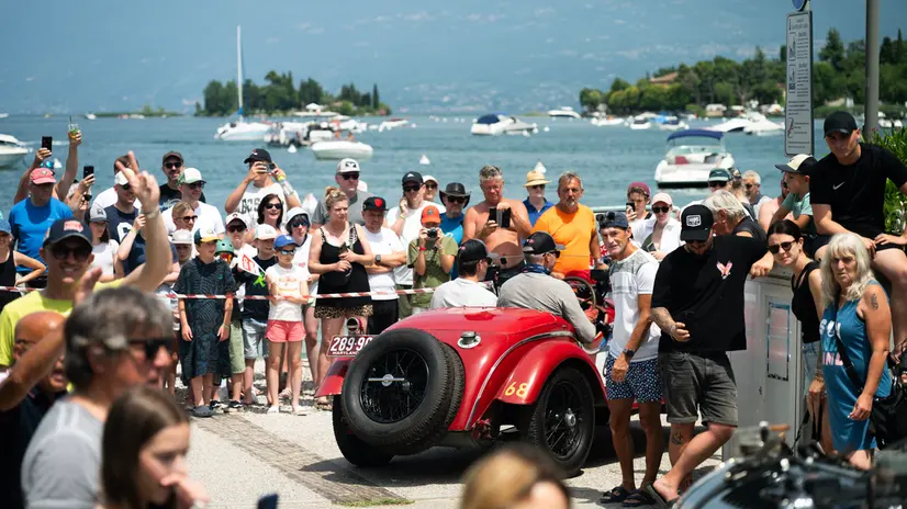 Mille Miglia 2025, il passaggio a Moniga del Garda