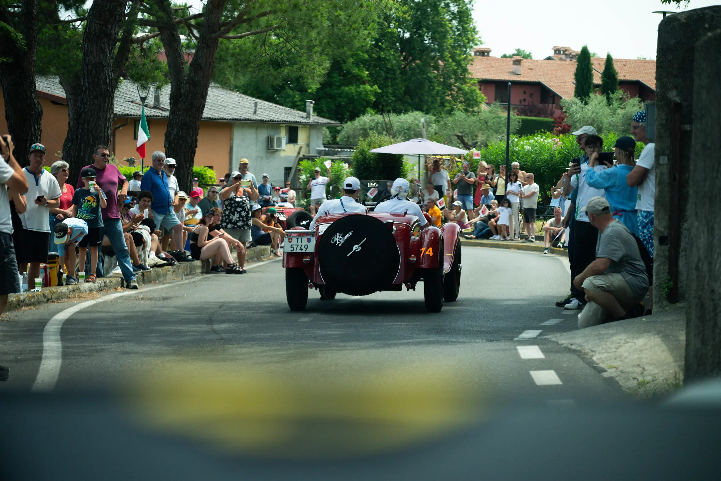 Mille Miglia 2025, il passaggio a Moniga del Garda