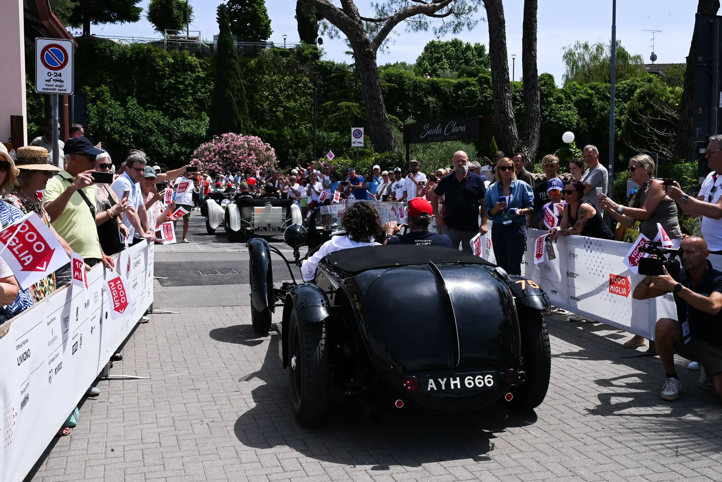 Mille Miglia 2025, il passaggio a Moniga del Garda