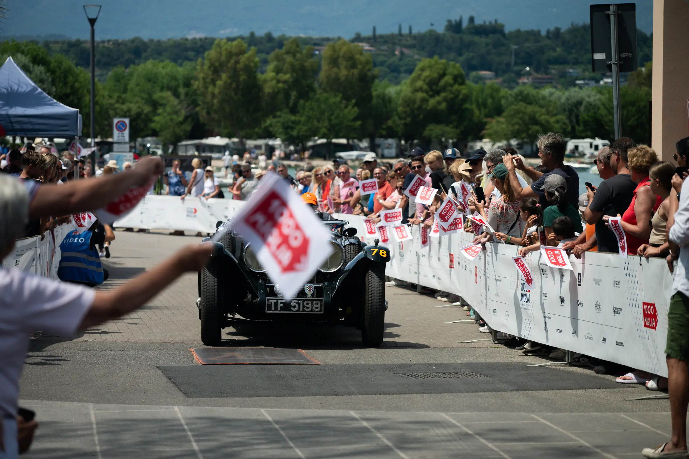 Mille Miglia 2025, il passaggio a Moniga del Garda