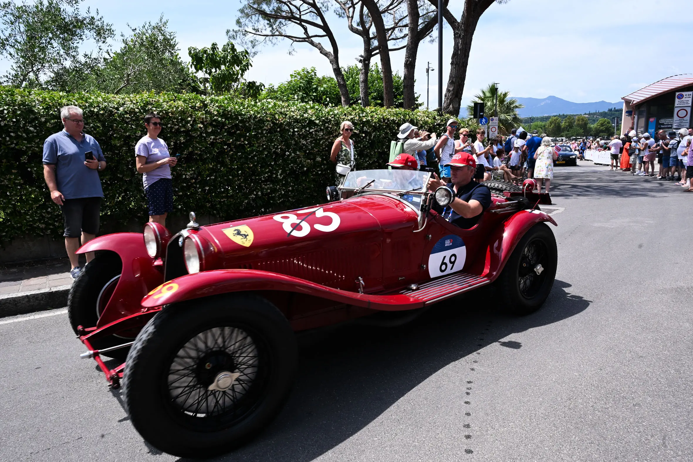 Mille Miglia 2025, il passaggio a Moniga del Garda