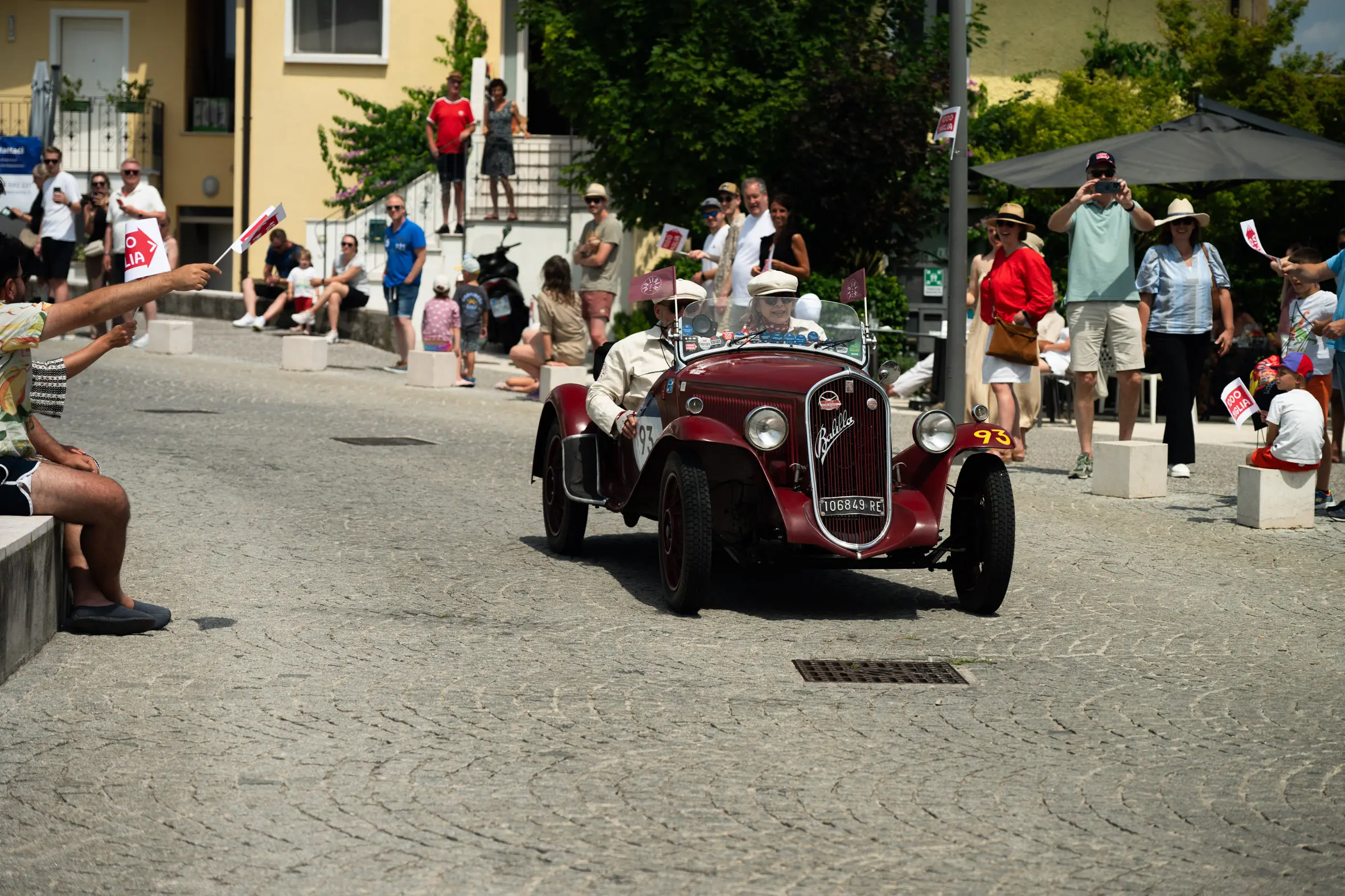 Mille Miglia 2025, il passaggio a Manerba del Garda