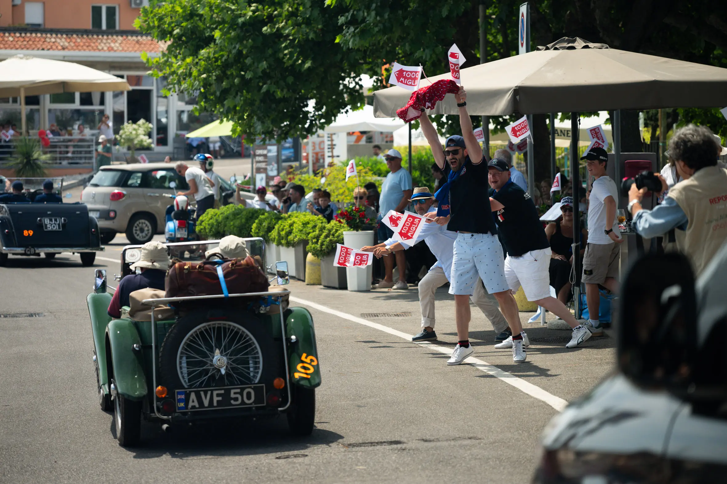 Mille Miglia 2025, il passaggio a Manerba del Garda