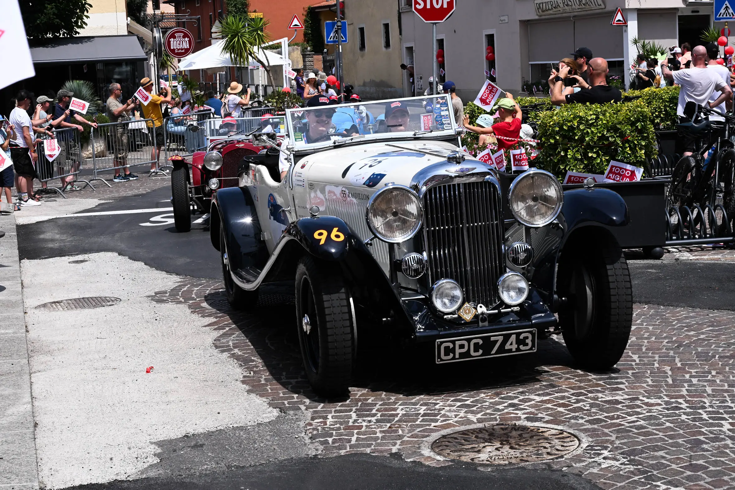 Mille Miglia 2025, il passaggio a Manerba del Garda