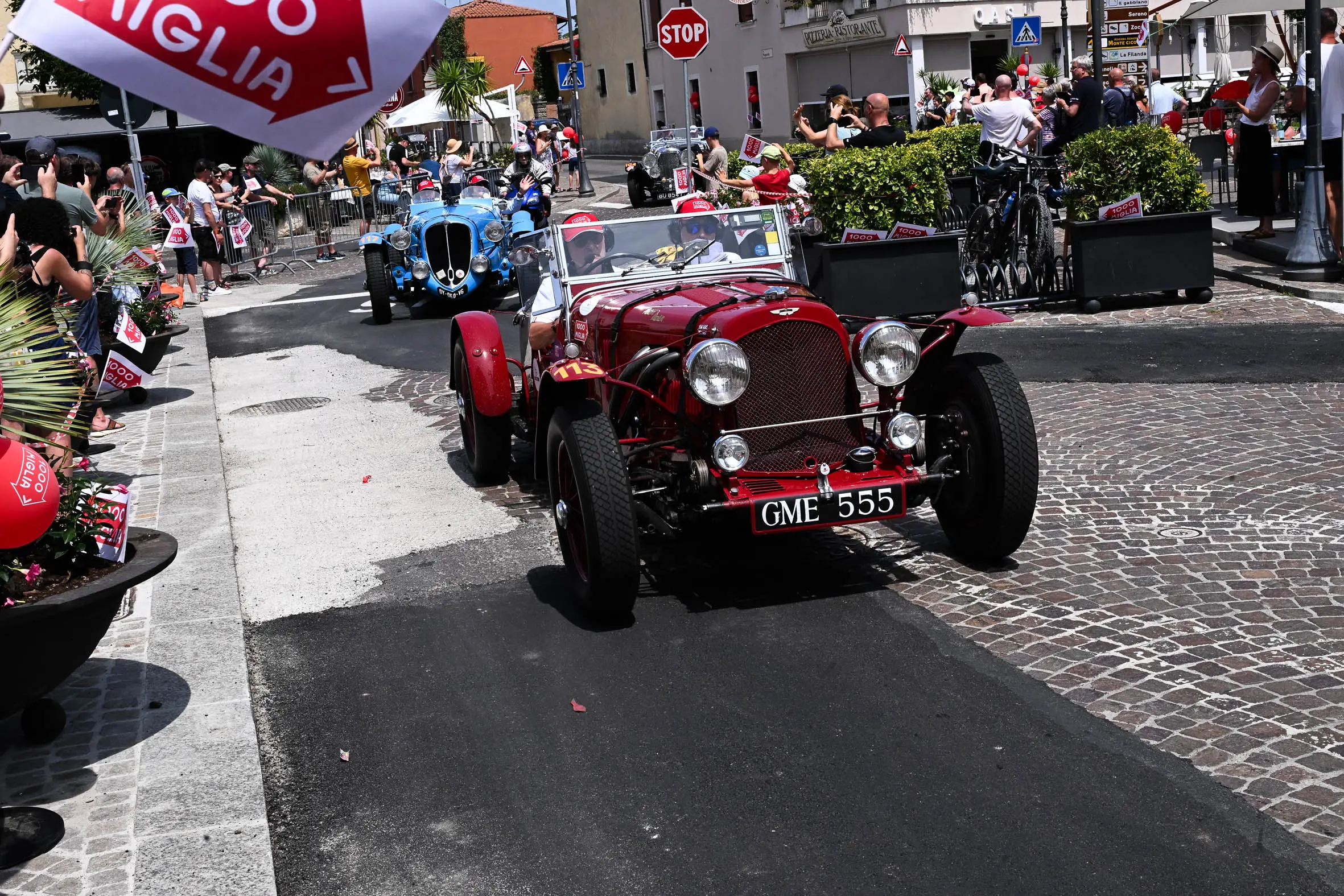 Mille Miglia 2025, il passaggio a Manerba del Garda