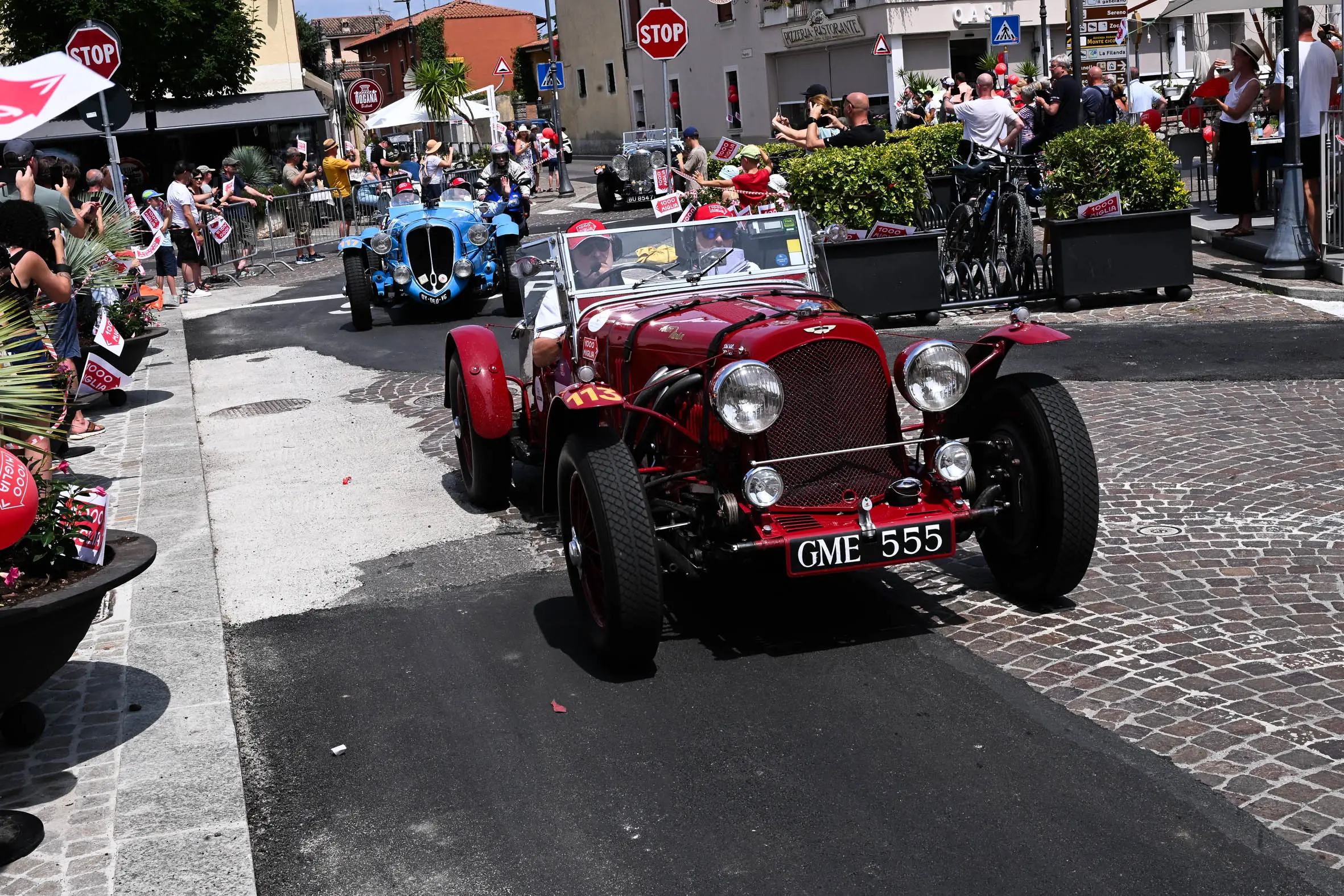 Mille Miglia 2025, il passaggio a Manerba del Garda