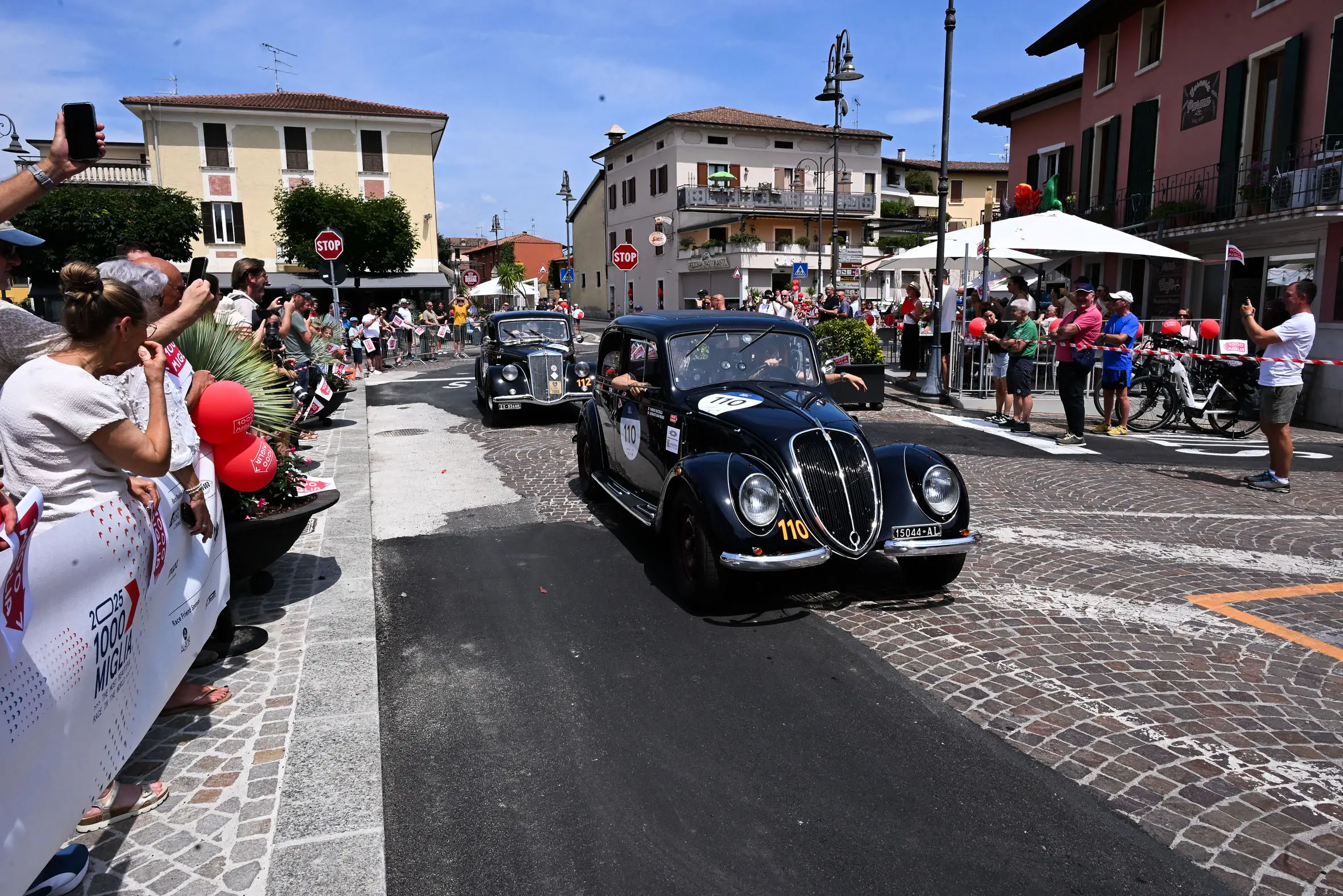 Mille Miglia 2025, il passaggio a Manerba del Garda