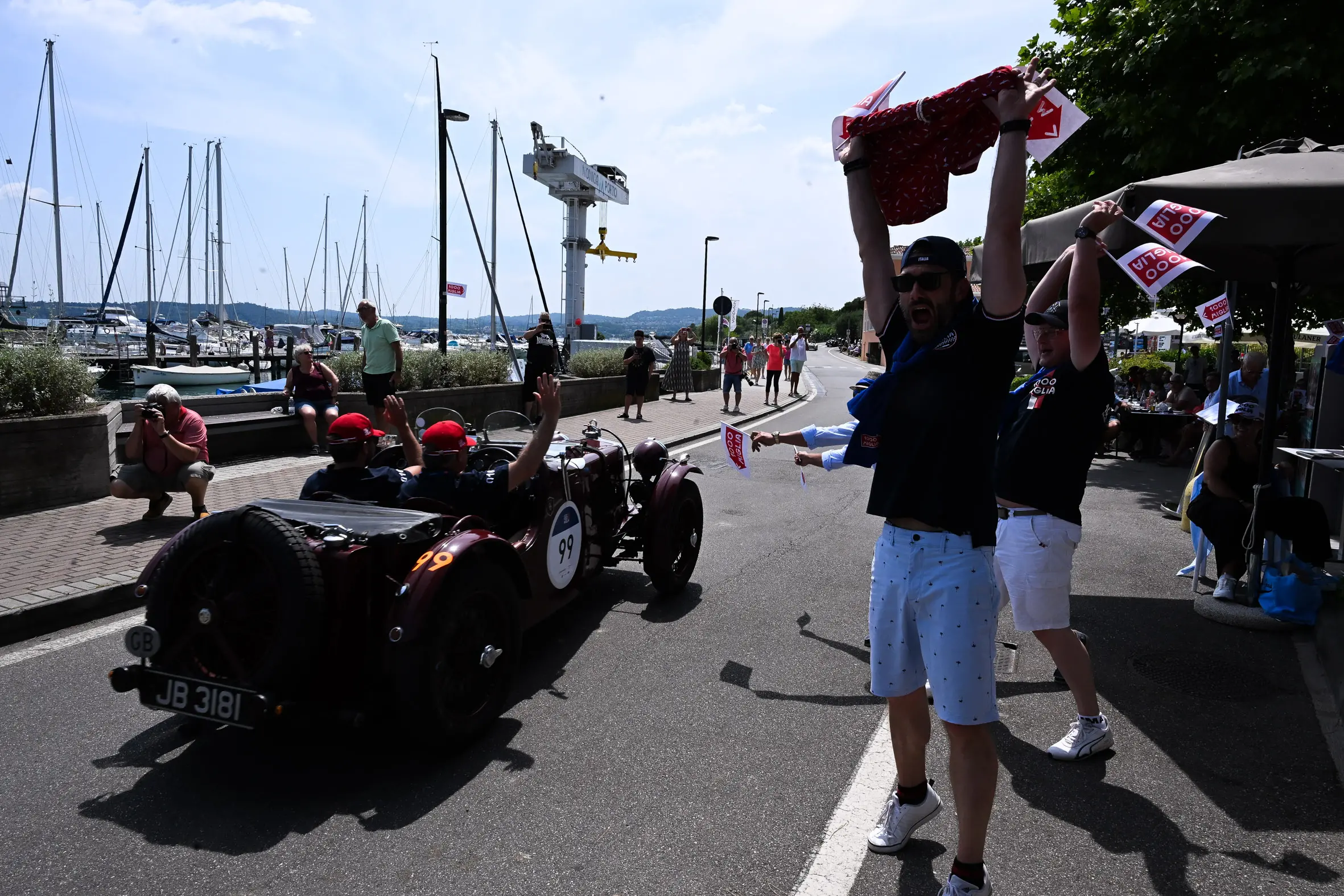 Mille Miglia 2025, il passaggio a Manerba del Garda