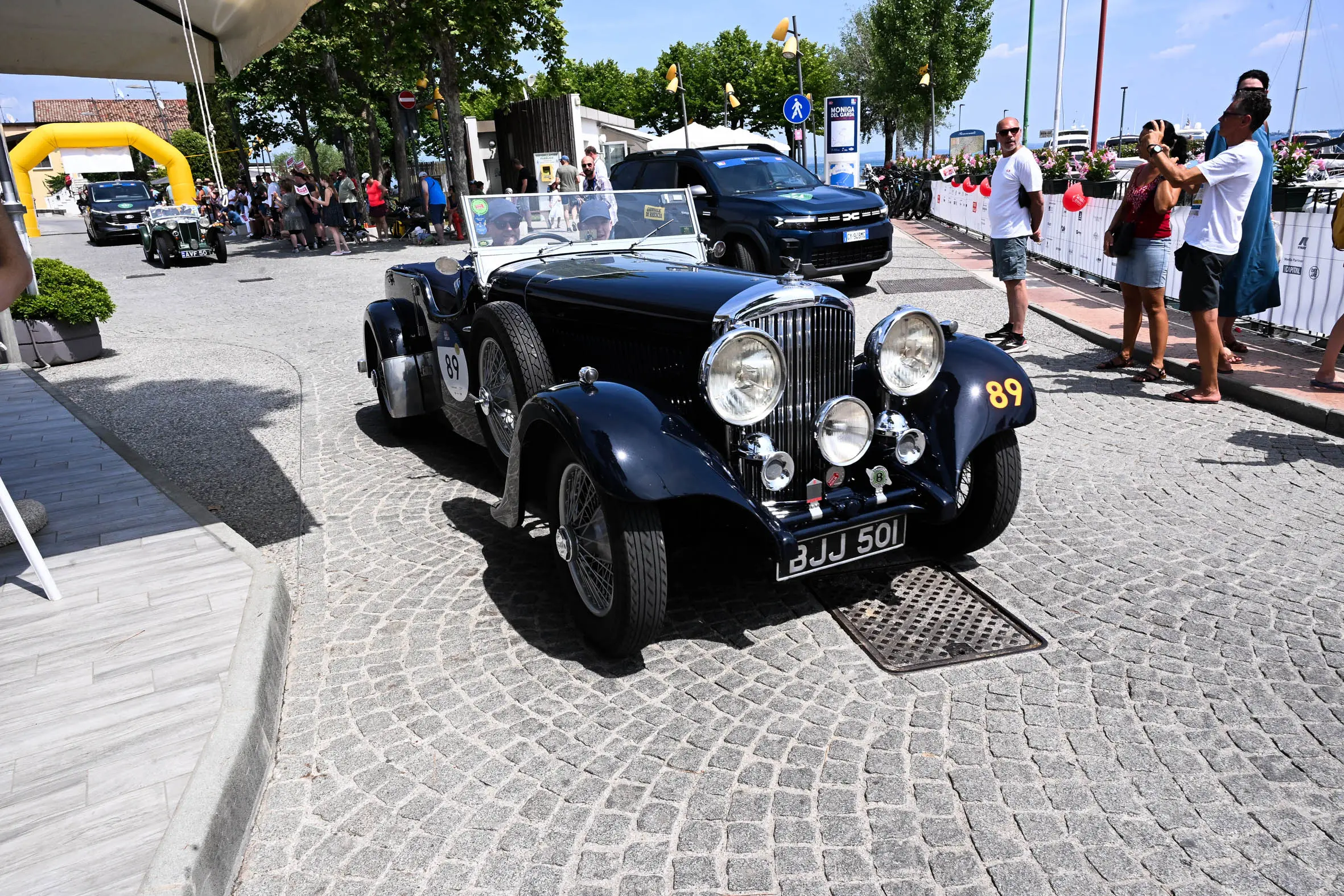 Mille Miglia 2025, il passaggio a Manerba del Garda