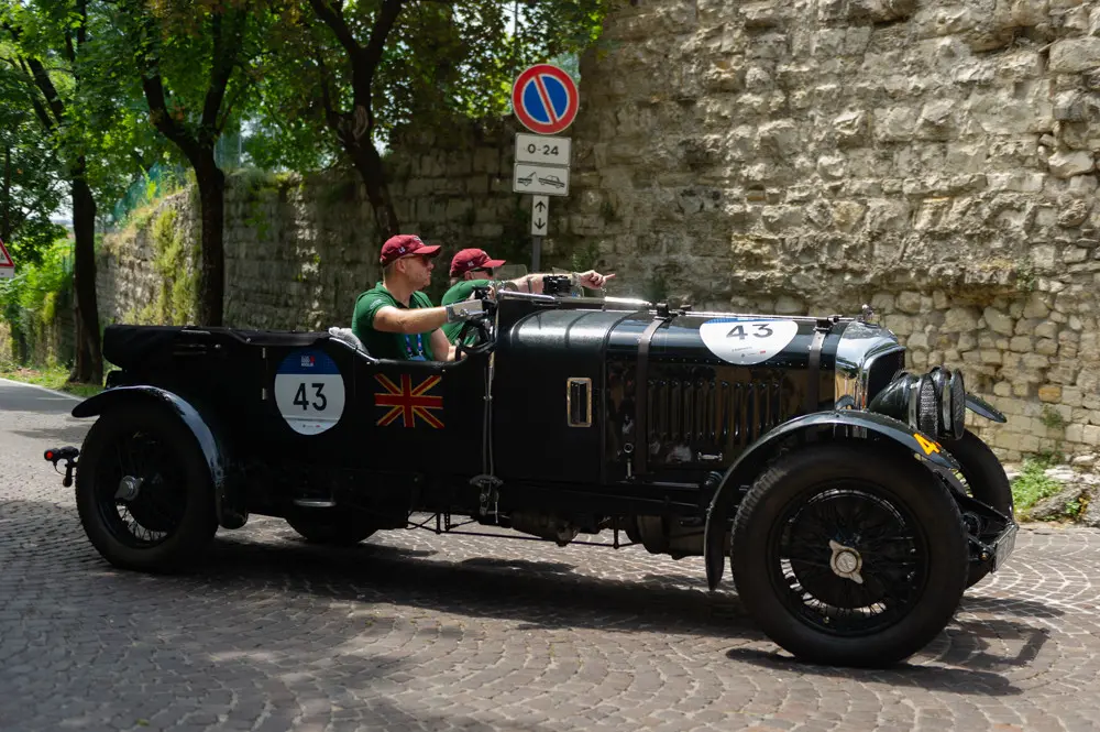 Mille Miglia 2025, il passaggio in Castello