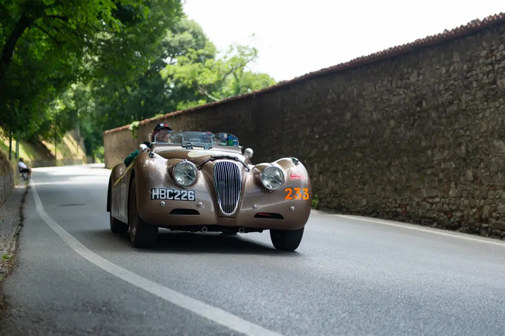 Mille Miglia 2025, il passaggio in Castello