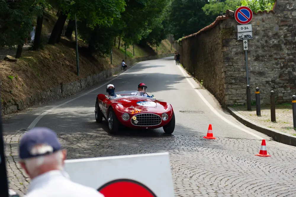 Mille Miglia 2025, il passaggio in Castello