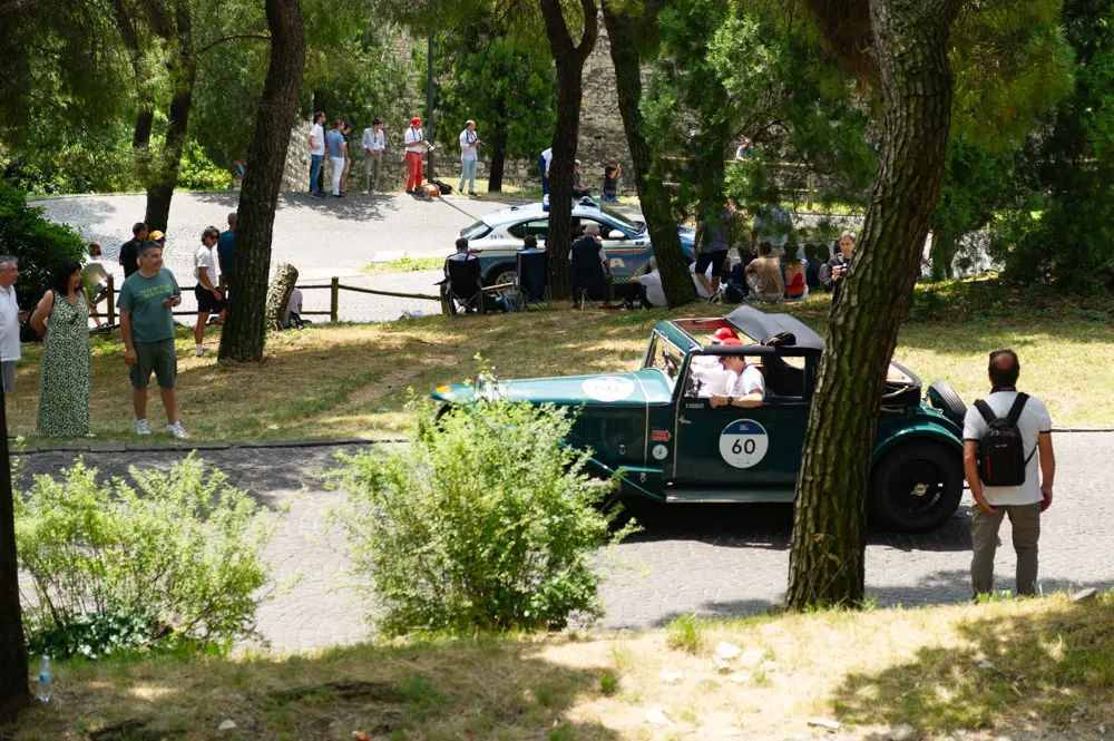 Mille Miglia 2025, il passaggio in Castello