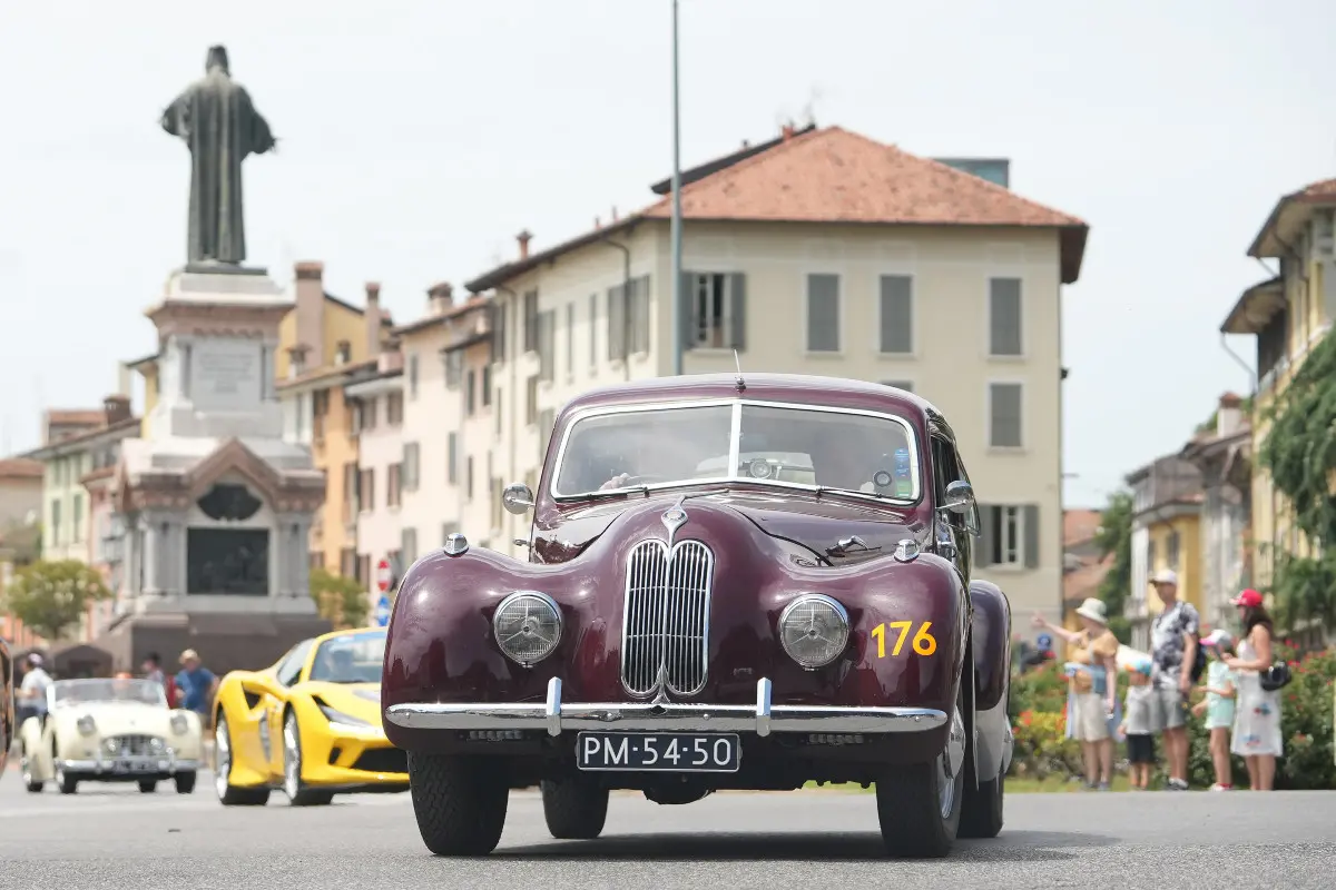 Mille Miglia 2025, il passaggio in centro a Brescia