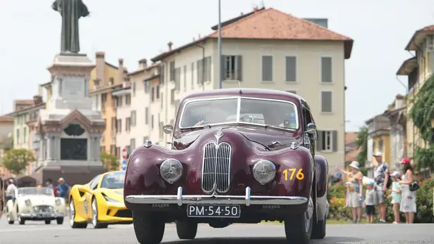 Mille Miglia 2025, il passaggio in centro a Brescia