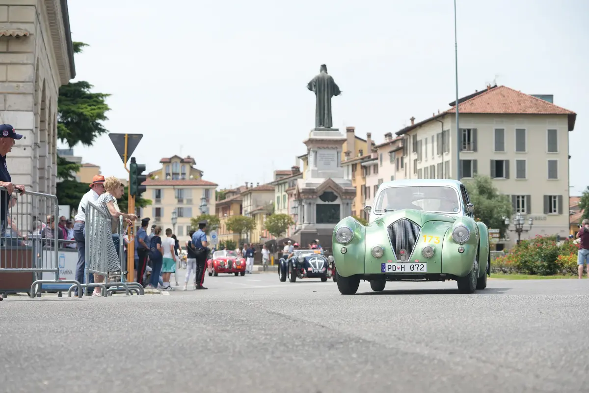 Mille Miglia 2025, il passaggio in centro a Brescia