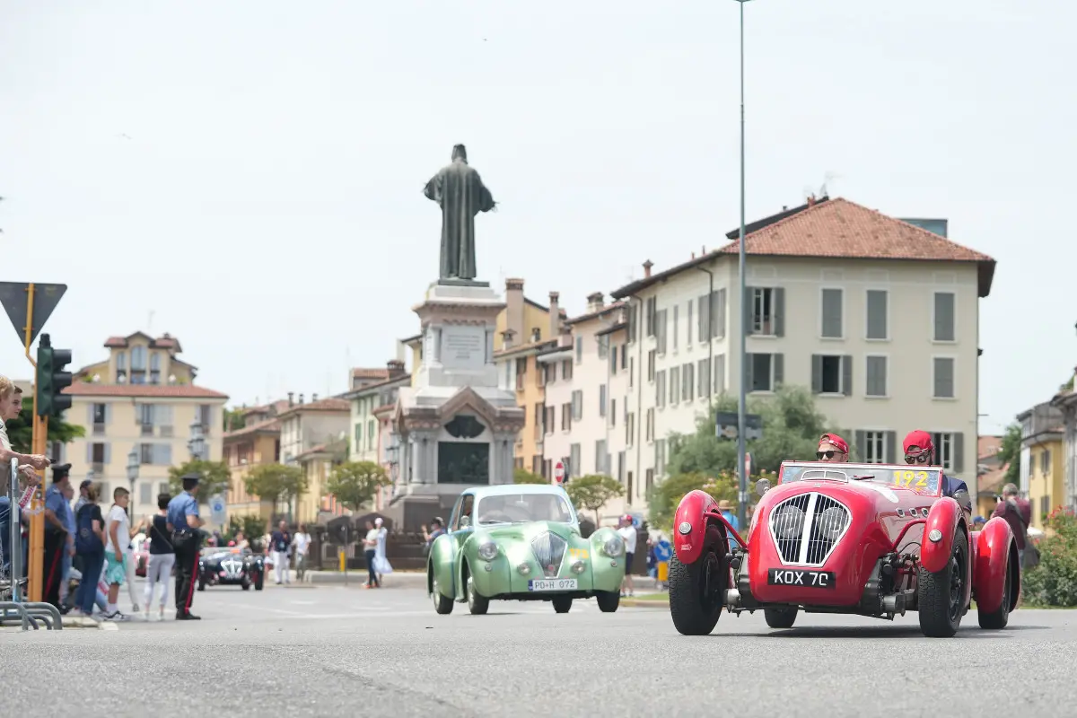 Mille Miglia 2025, il passaggio in centro a Brescia