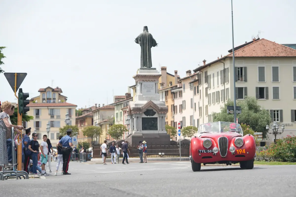 Mille Miglia 2025, il passaggio in centro a Brescia