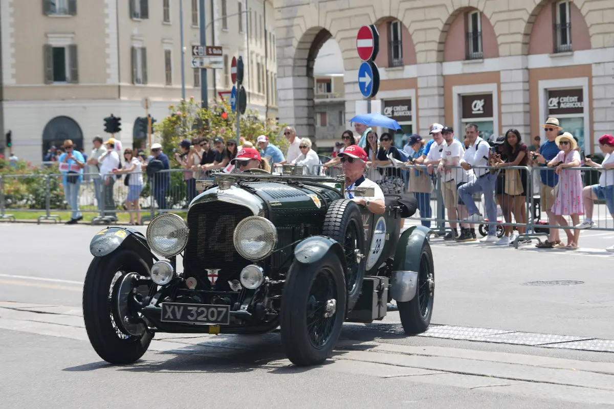 Mille Miglia 2025, il passaggio in centro a Brescia
