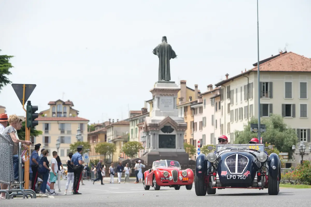 Mille Miglia 2025, il passaggio in centro a Brescia