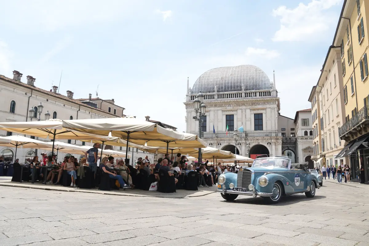 Mille Miglia 2025, il passaggio in centro a Brescia