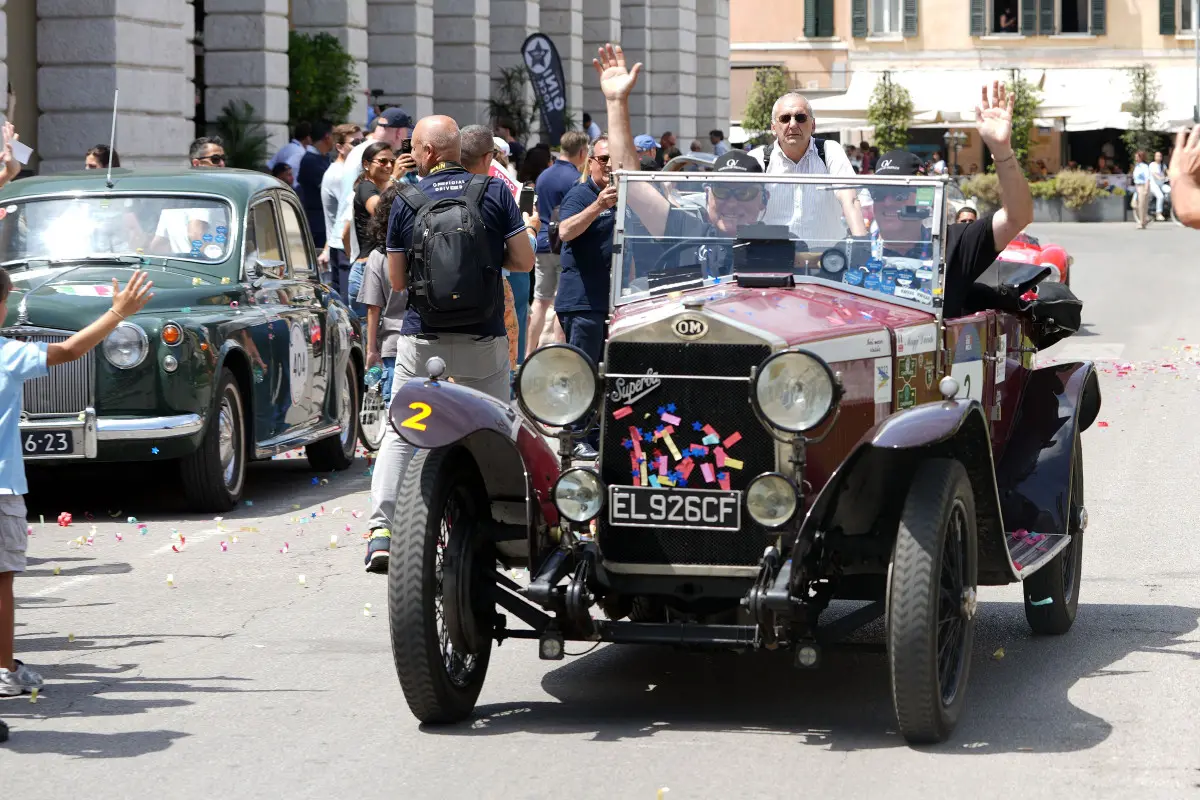 Mille Miglia 2025, il passaggio in centro a Brescia