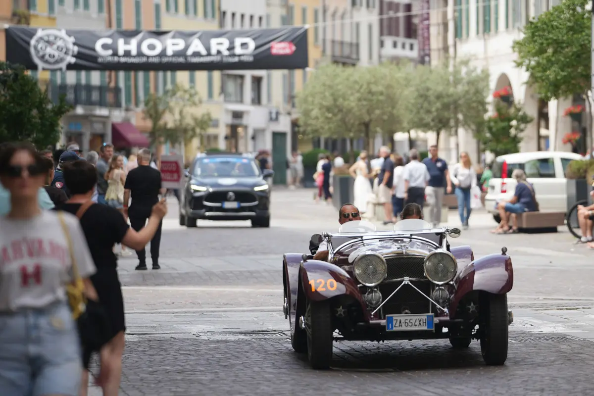 Mille Miglia 2025, il passaggio in centro a Brescia