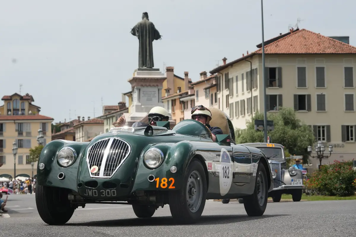 Mille Miglia 2025, il passaggio in centro a Brescia