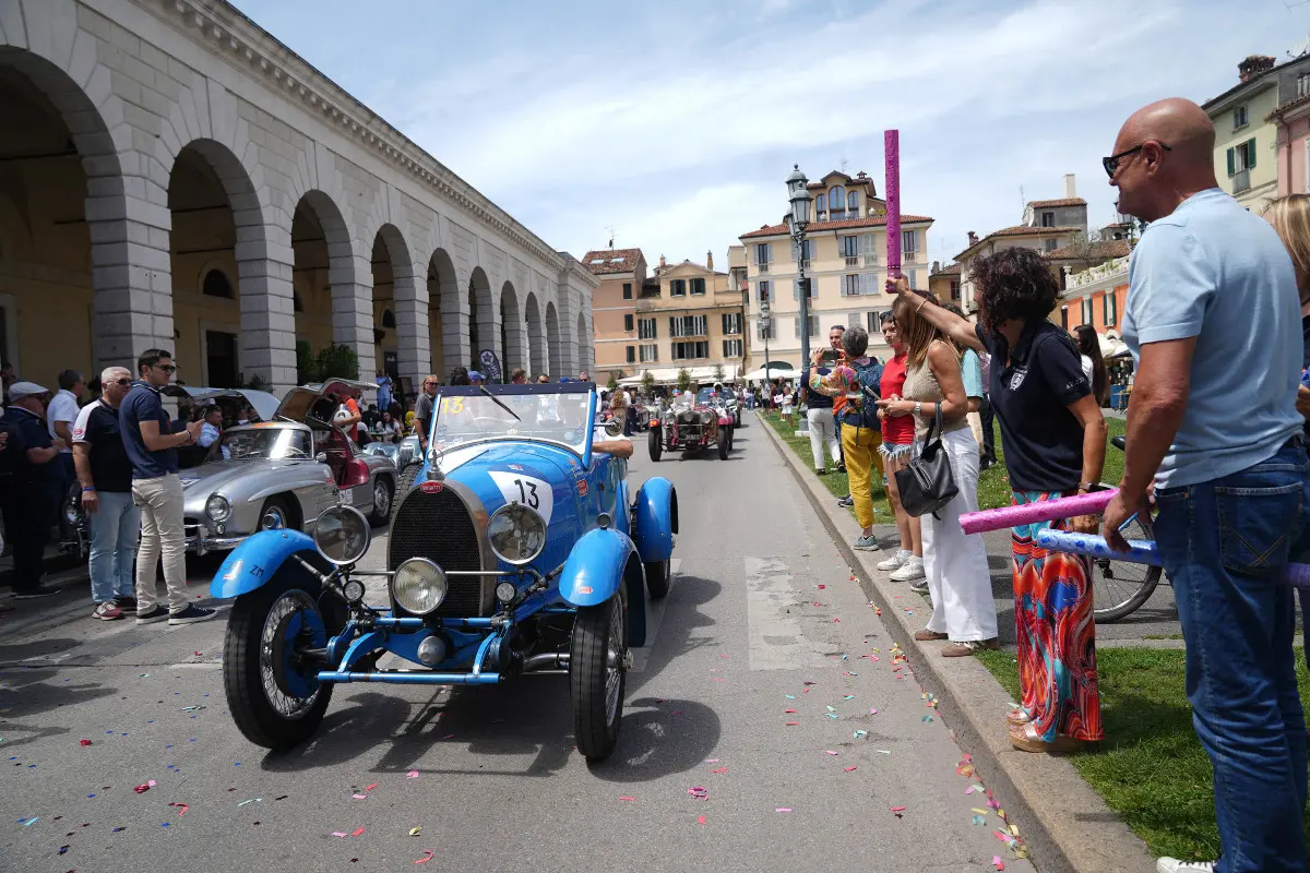 Mille Miglia 2025, il passaggio in centro a Brescia