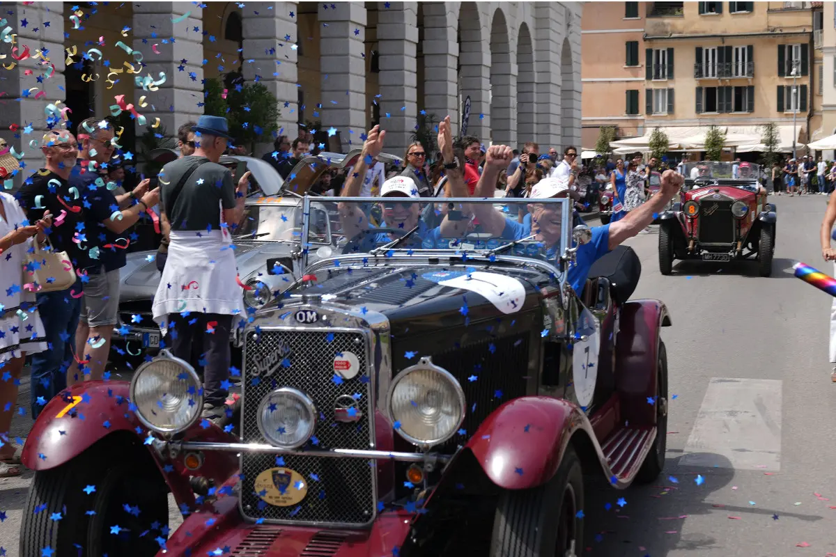 Mille Miglia 2025, il passaggio in centro a Brescia
