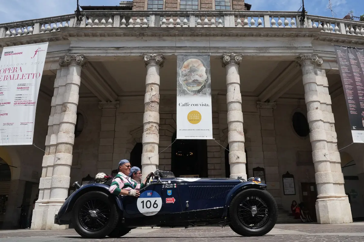 Mille Miglia 2025, il passaggio in centro a Brescia