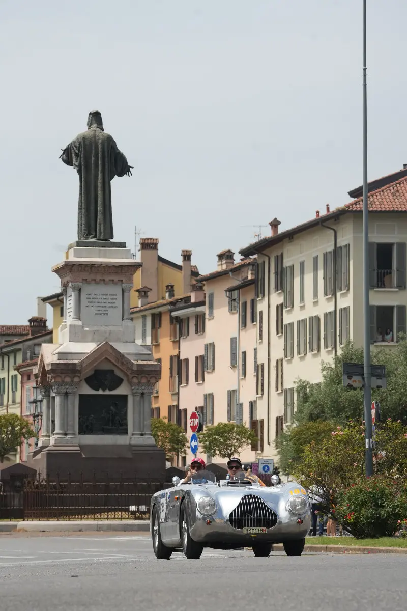 Mille Miglia 2025, il passaggio in centro a Brescia