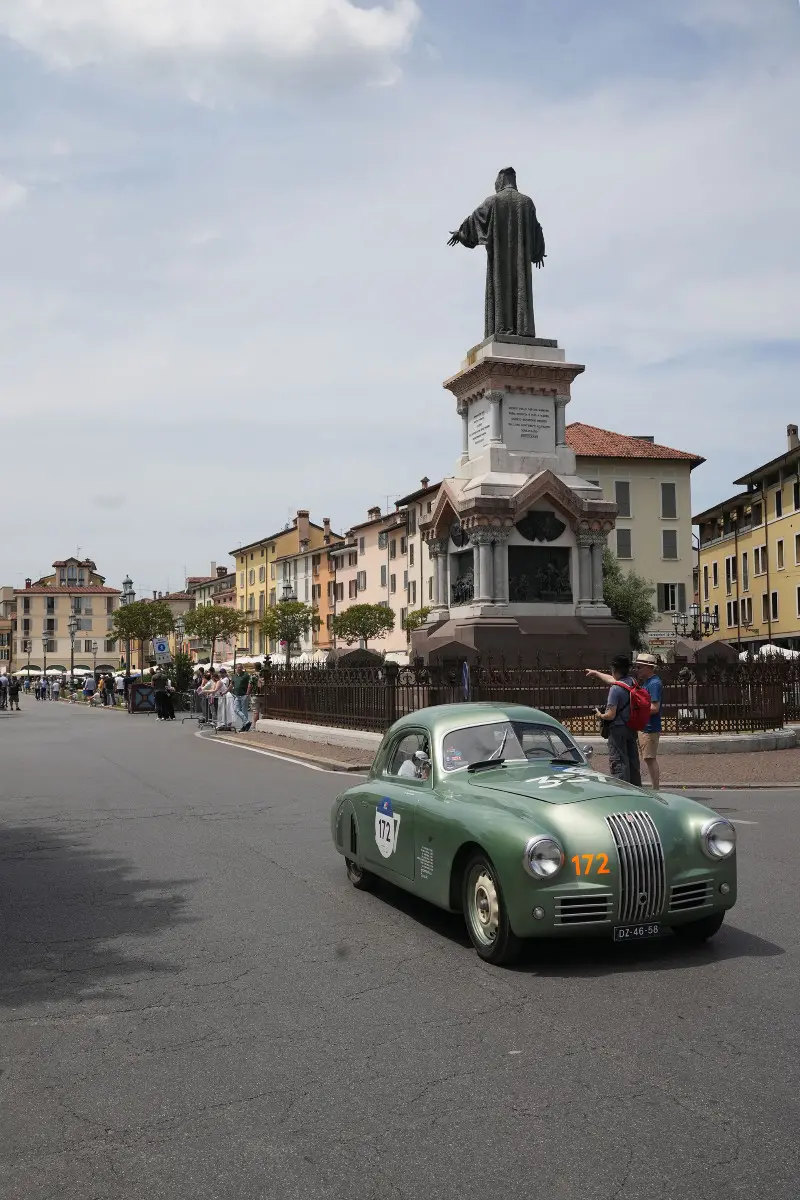 Mille Miglia 2025, il passaggio in centro a Brescia