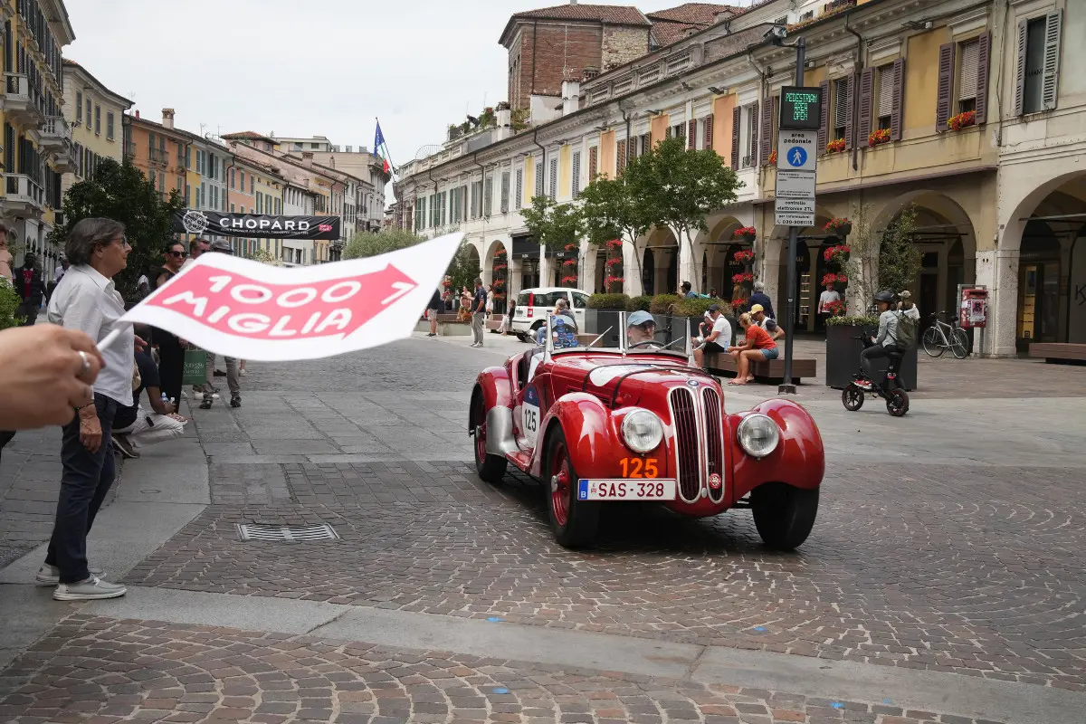 Mille Miglia 2025, il passaggio in centro a Brescia