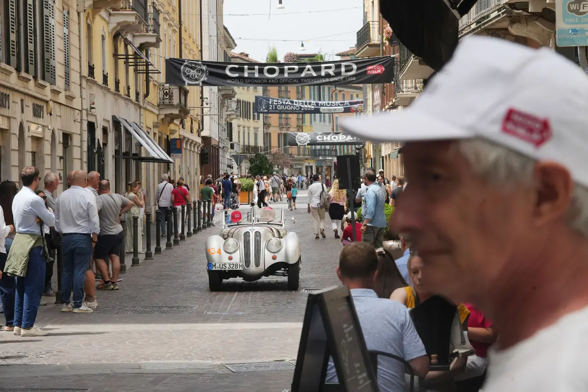 Mille Miglia 2025, il passaggio in centro a Brescia