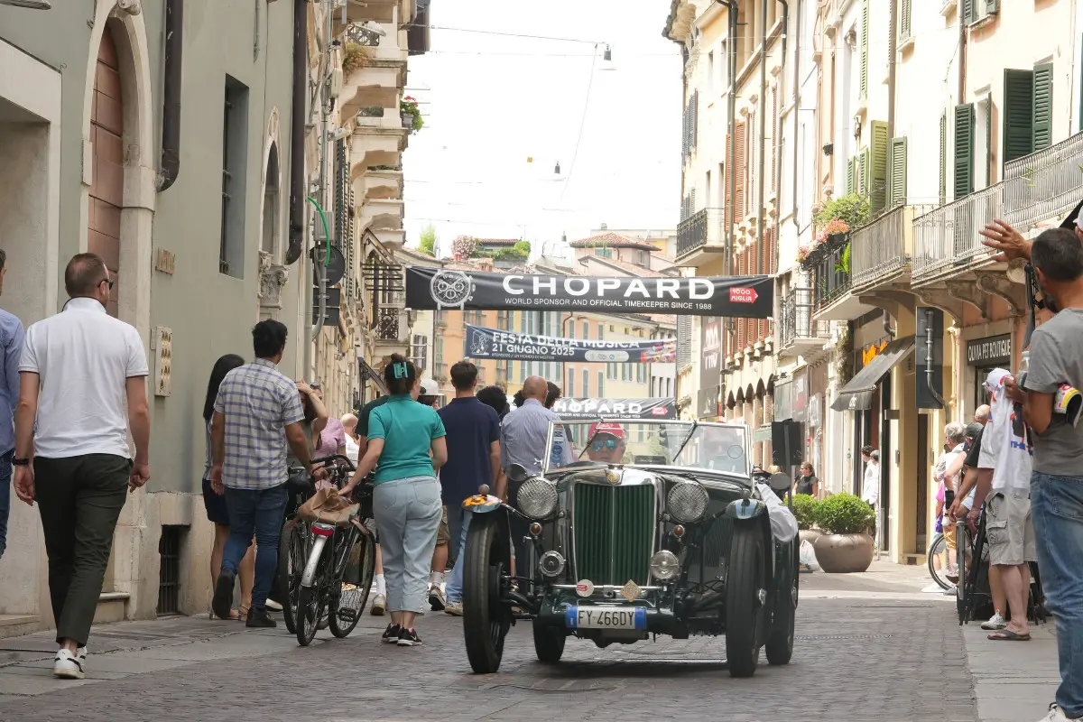 Mille Miglia 2025, il passaggio in centro a Brescia