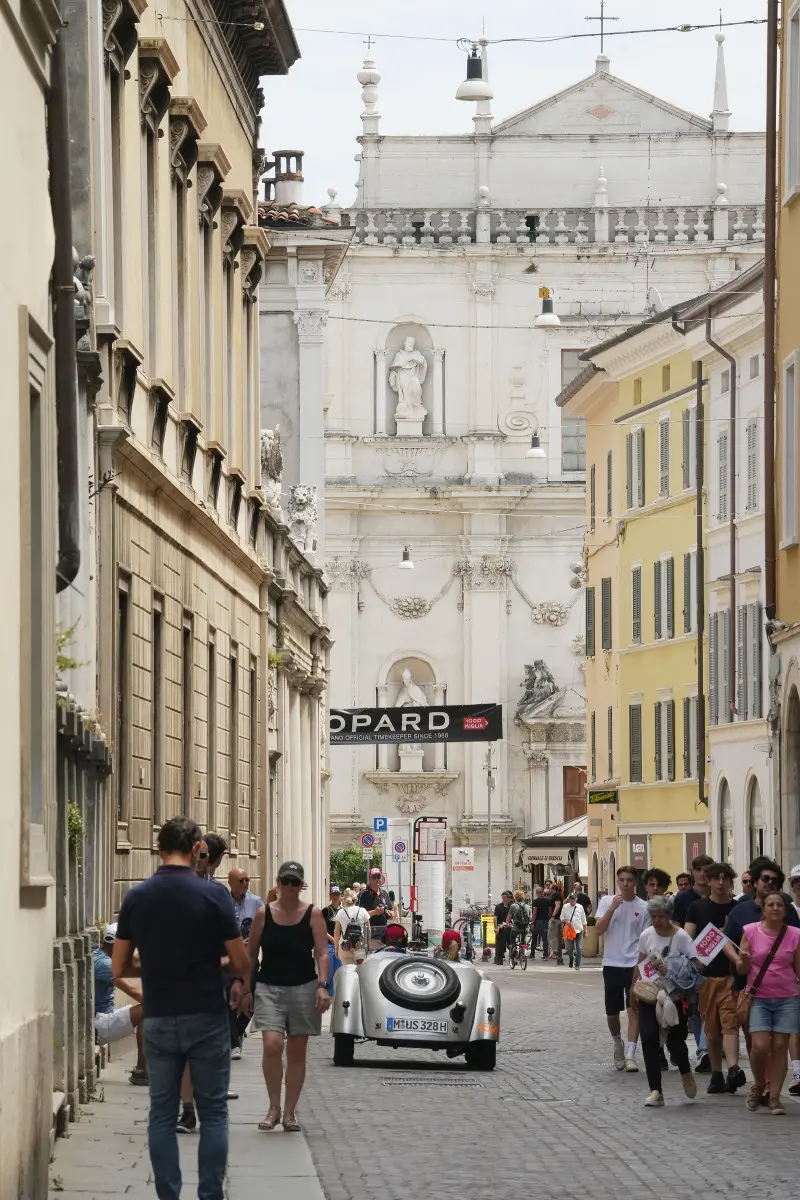 Mille Miglia 2025, il passaggio in centro a Brescia