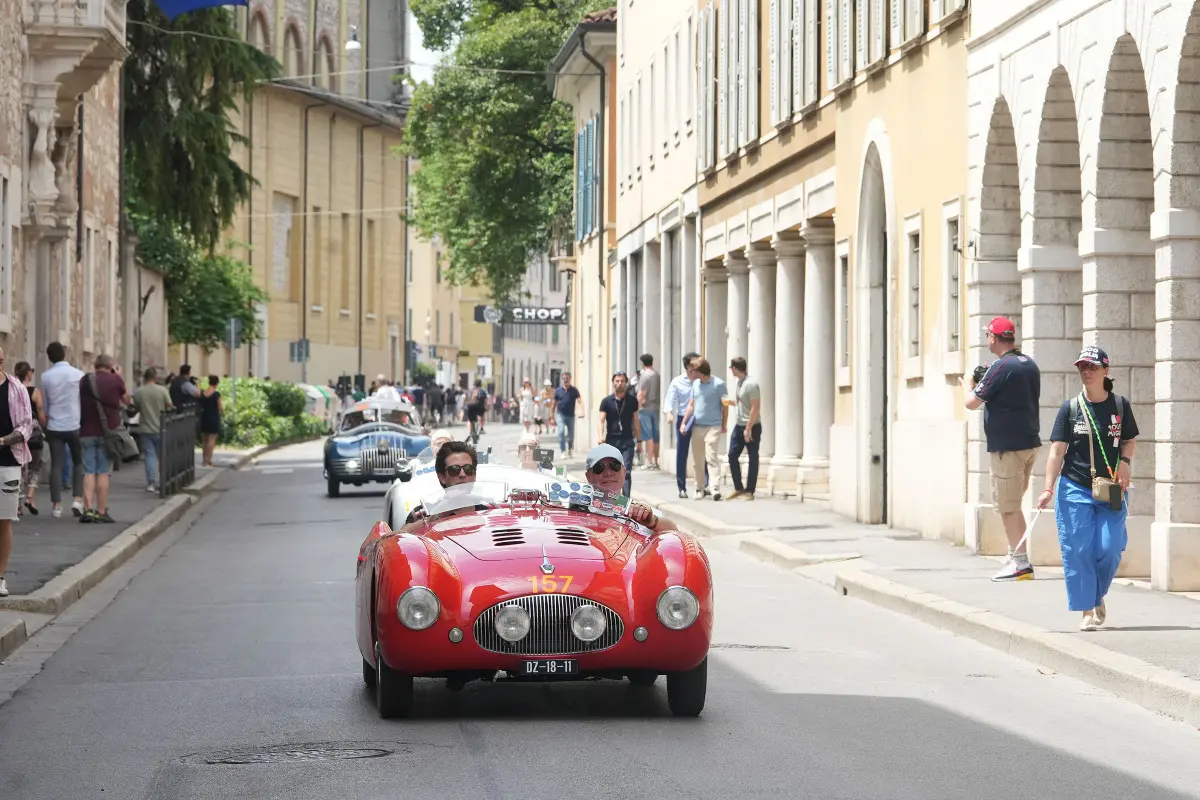 Mille Miglia 2025, il passaggio in centro a Brescia