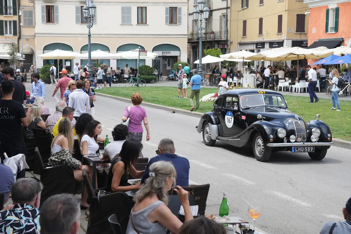 Mille Miglia 2025, il passaggio in centro a Brescia