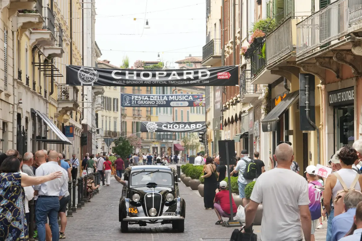 Mille Miglia 2025, il passaggio in centro a Brescia