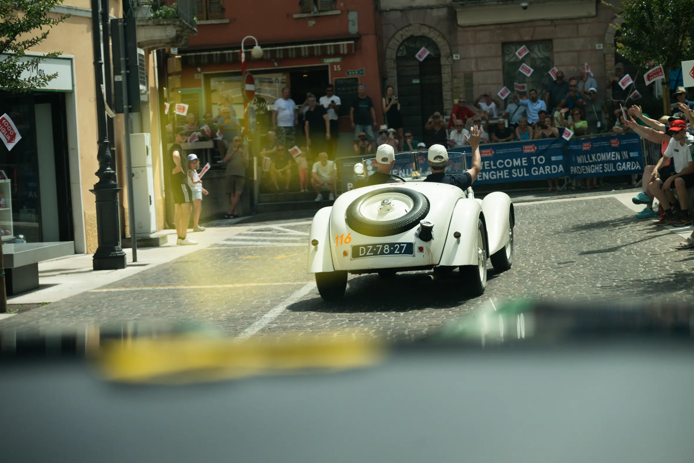 Mille Miglia 2025, il passaggio da Padenghe sul Garda